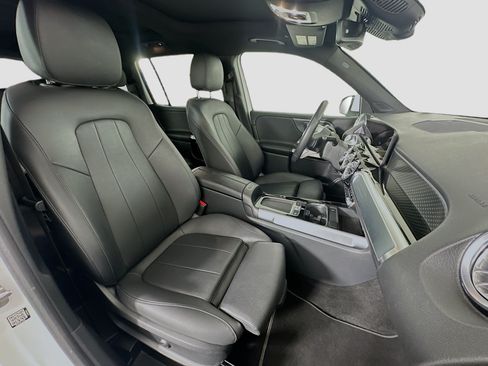 Used 2025 Mercedes-Benz GLB 250 image 31