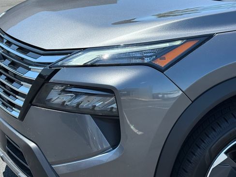 Used 2025 Nissan Rogue SV w/ SV Premium Package AWD/4WD image 9