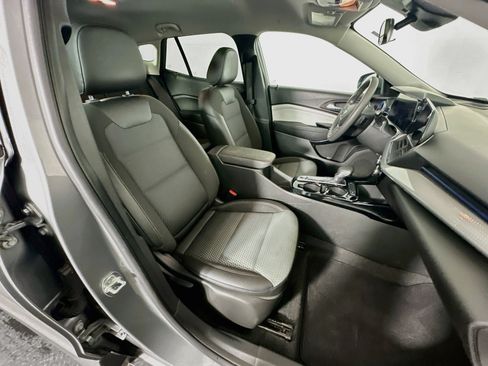 Used 2025 Chevrolet Trax LT FWD image 28