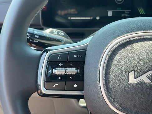 Certified 2026 Kia Carnival FWD image 22