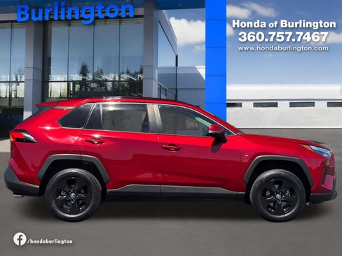 Used 2023 Toyota RAV4 XLE AWD/4WD image 7