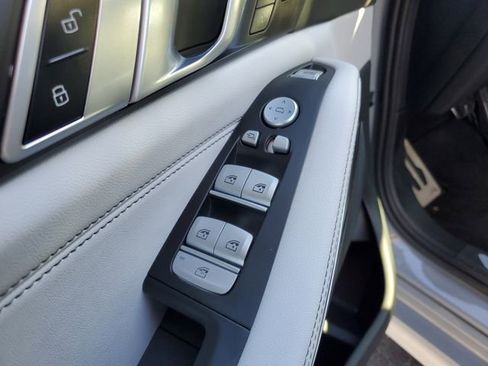 Used 2024 BMW X7 xDrive40i w/ M Sport Package image 17