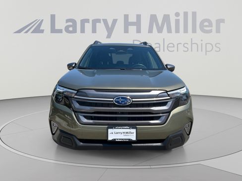 Certified 2025 Subaru Forester Premium AWD/4WD image 8