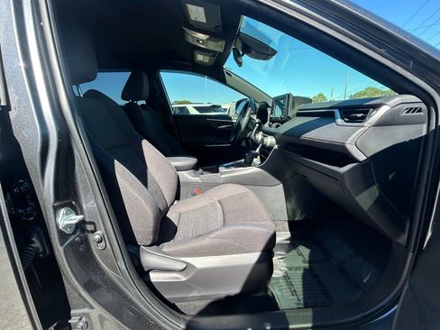 Used 2022 Toyota RAV4 SE image 22