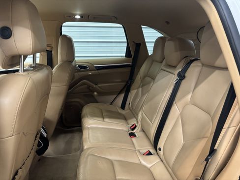 Used 2017 Porsche Cayenne Platinum Edition image 28