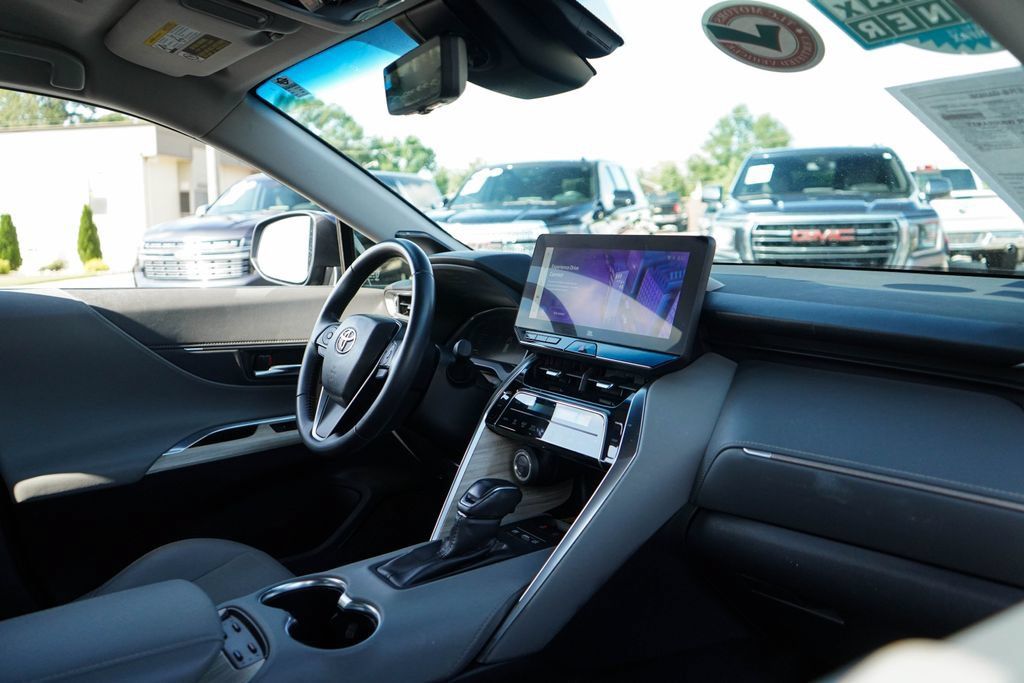 Used 2024 Toyota Venza Limited AWD/4WD image 13