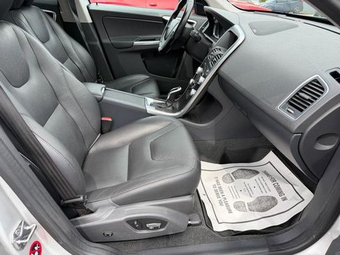 Used 2015 Volvo XC60 T5 Platinum image 28