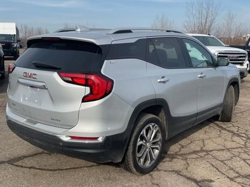 Used 2021 GMC Terrain SLT image 3