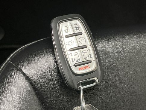 Used 2024 Chrysler Pacifica Touring-L FWD image 26