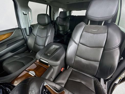 Used 2020 Cadillac Escalade Premium Luxury w/ Escalade Sport Edition AWD/4WD image 11