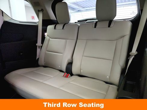 Used 2020 Ford Explorer Platinum w/ Premium Technology Package image 34