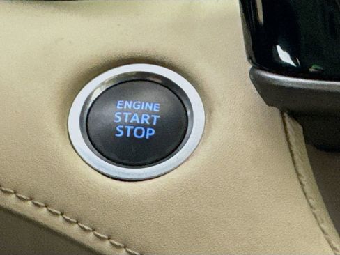 Used 2020 Toyota Highlander Limited image 19