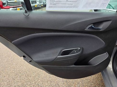 Used 2017 Chevrolet Cruze LT w/ Convenience Package image 16