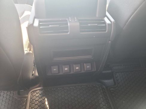 Used 2020 Land Rover Defender 110 image 26