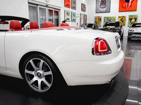 Used 2017 Rolls-Royce Dawn RWD image 41