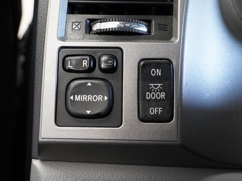 Used 2014 Toyota Sequoia Limited image 23