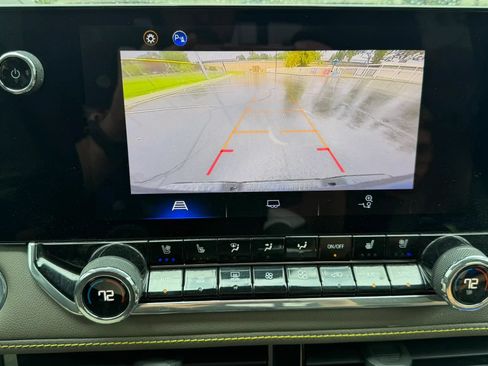 Used 2023 Chevrolet Colorado ZR2 w/ ZR2 Convenience Package III AWD/4WD image 18