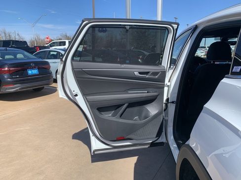 New 2025 Volkswagen Atlas Cross Sport SEL Premium R-Line image 9