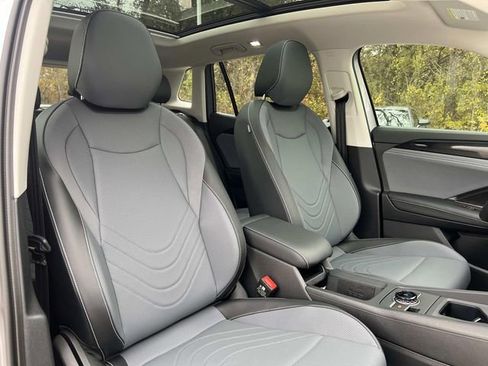 New 2026 Volkswagen Tiguan SE FWD image 26
