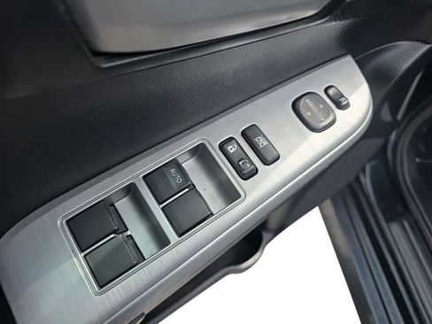 Used 2014 Toyota Camry SE w/ Moonroof Package image 12