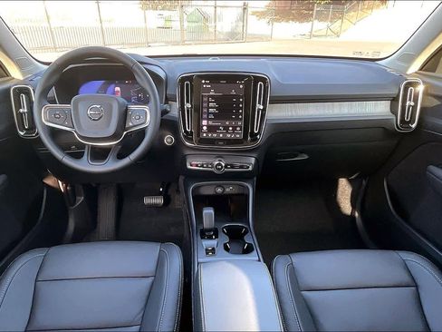 New 2026 Volvo XC40 B5 Core w/ Climate Package image 7