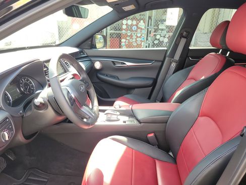 Used 2025 INFINITI QX50 Sport image 19