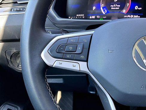 Used 2024 Volkswagen Tiguan SE image 29