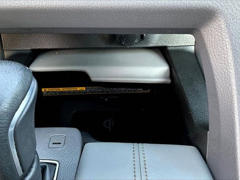 Used 2019 Toyota Avalon XLE image 16