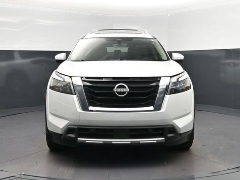 Used 2025 Nissan Pathfinder Platinum FWD image 10