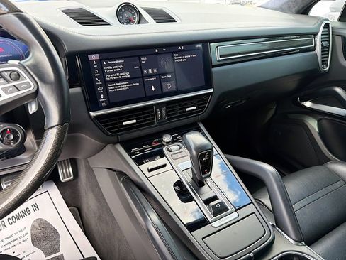 Used 2020 Porsche Cayenne Turbo image 32
