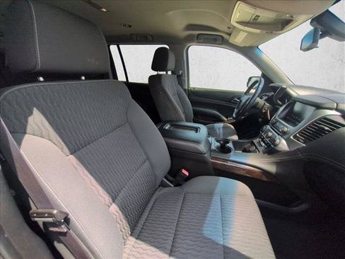 Used 2016 Chevrolet Suburban LS RWD image 18