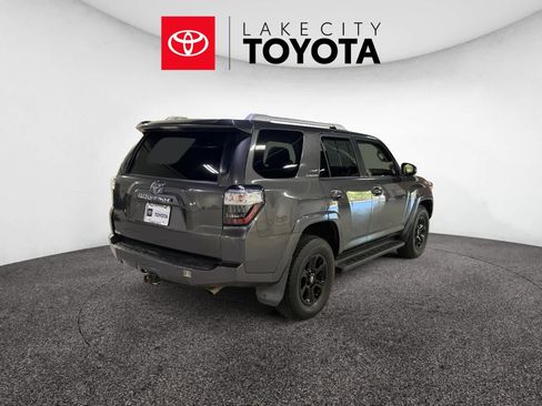 Used 2017 Toyota 4Runner SR5 image 5