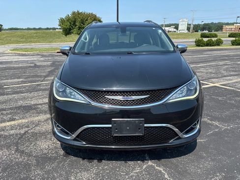 Used 2020 Chrysler Pacifica Limited FWD image 2