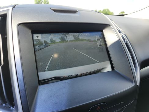 Used 2016 Ford Edge SEL w/ Equipment Group 201A AWD/4WD image 4