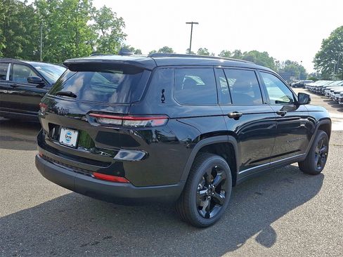 New 2025 Jeep Grand Cherokee L Altitude image 3