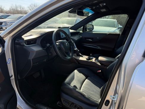 Used 2021 Toyota Venza XLE image 8