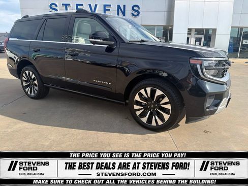Used 2025 Ford Expedition Platinum w/ Driver's Package AWD/4WD image 3