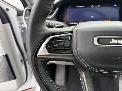 Used 2023 Jeep Grand Cherokee Overland w/ Adv Protech Group III image 18