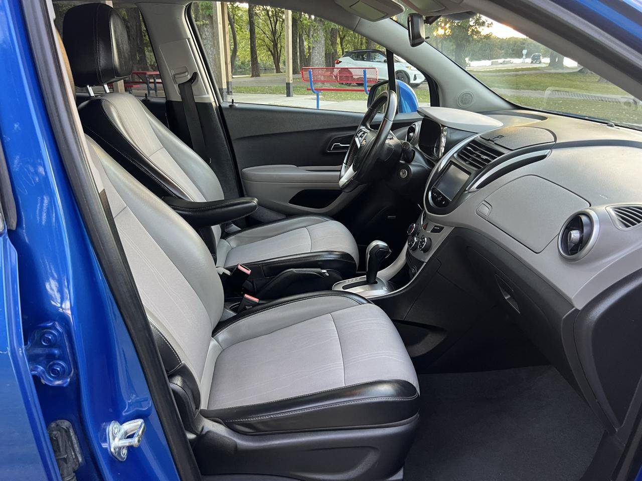Used 2015 Chevrolet Trax LT w/ LT Sun and Sound Package FWD image 22