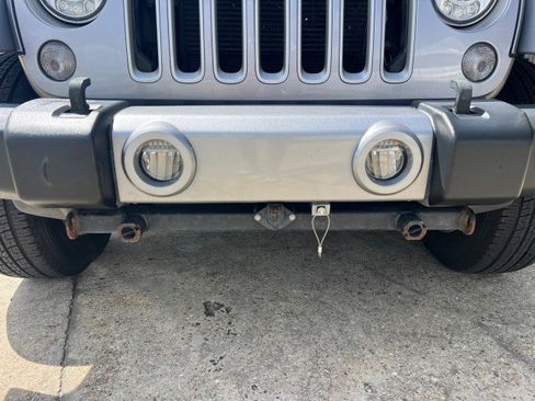 Used 2017 Jeep Wrangler Unlimited Sahara w/ Connectivity Group image 14