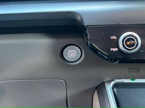 Used 2026 Kia Carnival FWD image 24