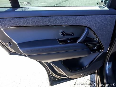 Used 2024 Land Rover Range Rover Sport Dynamic SE image 23