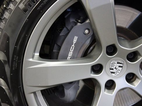 Used 2022 Porsche Macan w/ Premium Package Plus image 43