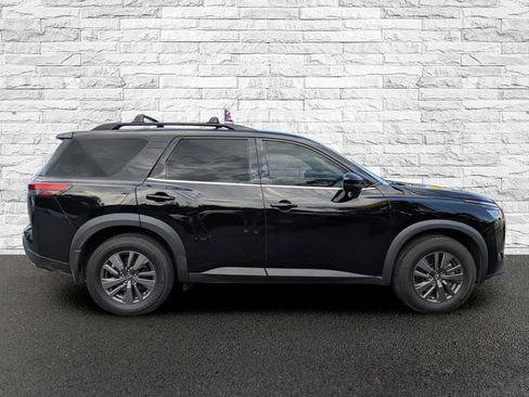 Used 2022 Nissan Pathfinder SV w/ SV Black Package image 5