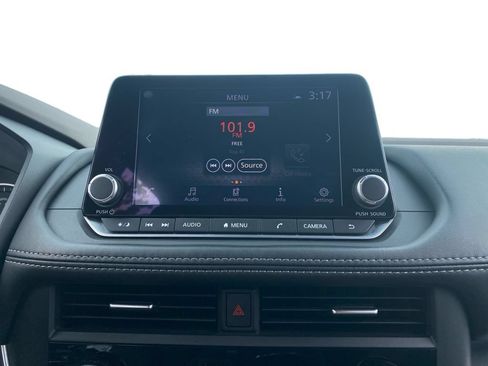 Used 2023 Nissan Rogue SV FWD image 13