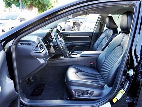 Used 2022 Toyota Camry SE FWD image 13