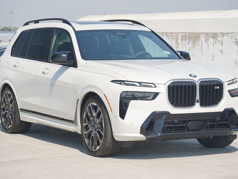 Used 2025 BMW X7 M60i AWD/4WD image 3