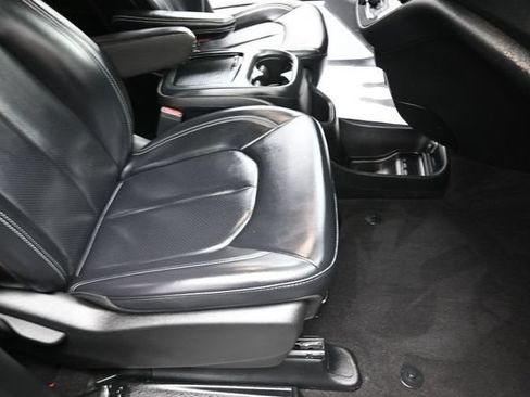 Used 2023 Chrysler Pacifica Touring-L w/ S Appearance Package FWD image 27