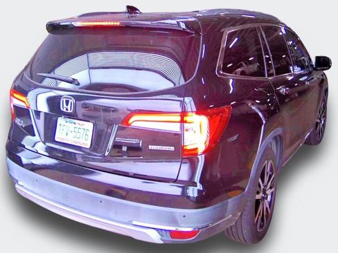 Used 2020 Honda Pilot Touring image 3