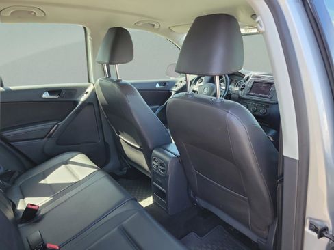 Used 2017 Volkswagen Tiguan S image 24